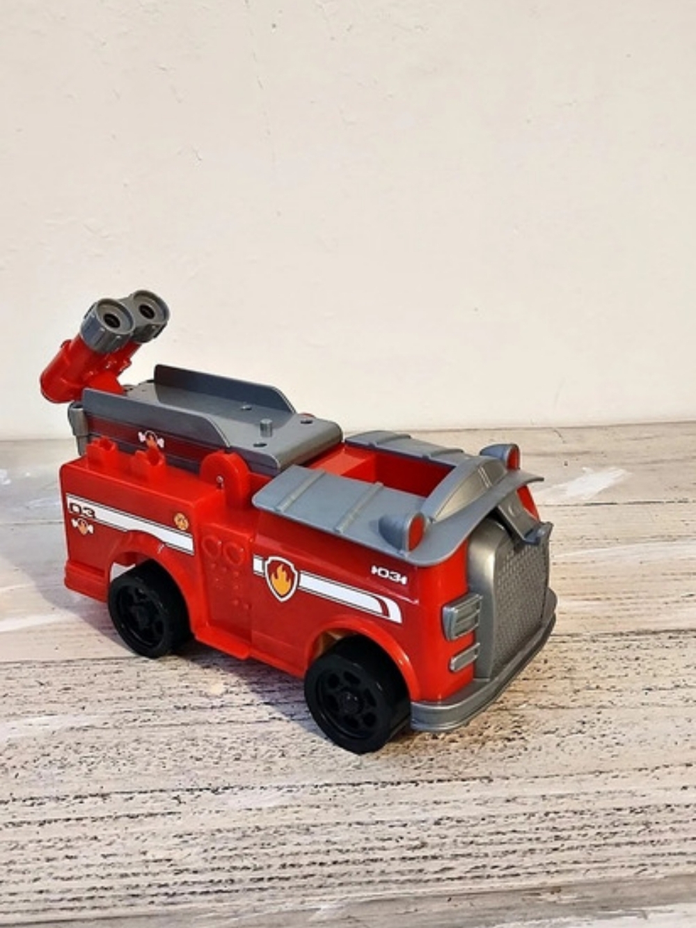 PAW PATROL Marshall's Rise and Rescue Playset Action Figure Toy Firetruck